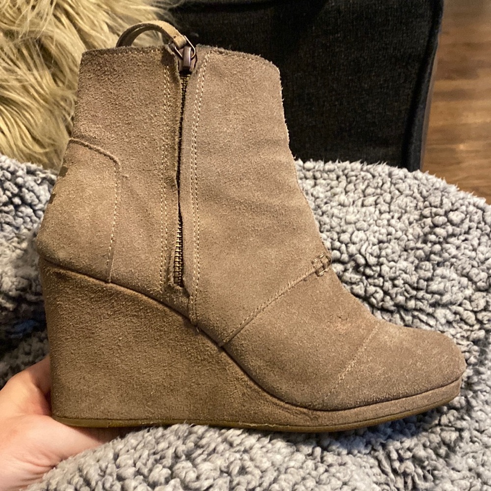 Tom’s wedge booties